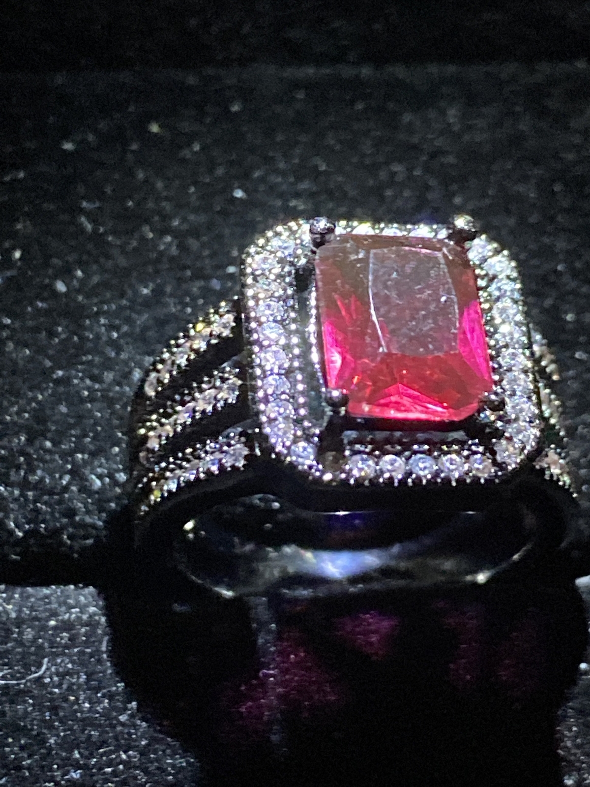 BLACK GOLD FILLED RING. RUBY RED STONE & Crystal DIAMANTE.WIDE BAND. SIZE L 1/2