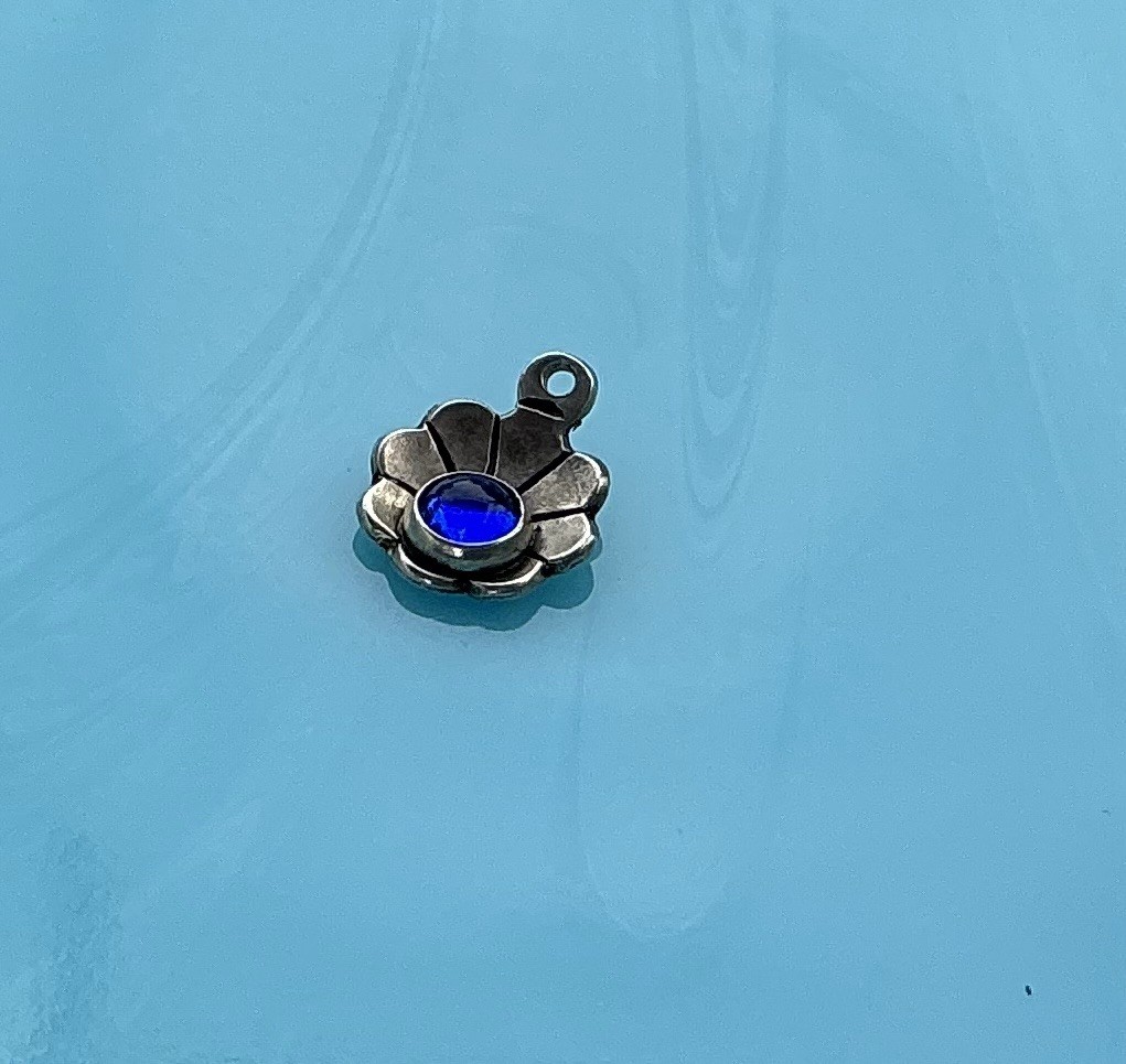 925 Sterling Silver Tiny Blue Sapphire Shell Shaped Charm September Birth .5g