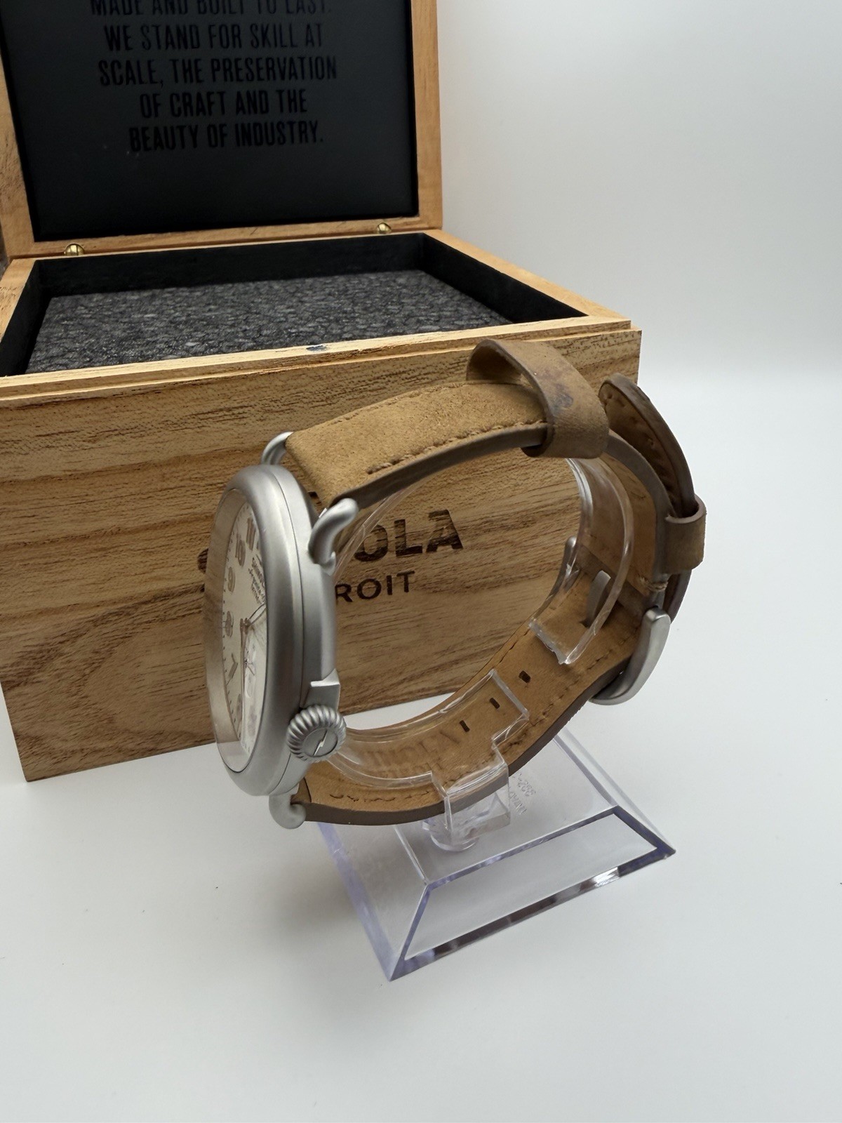 Shinola Argonite-1069 Quartz Watch White Dial Arabic Numerals Brown Strap Box