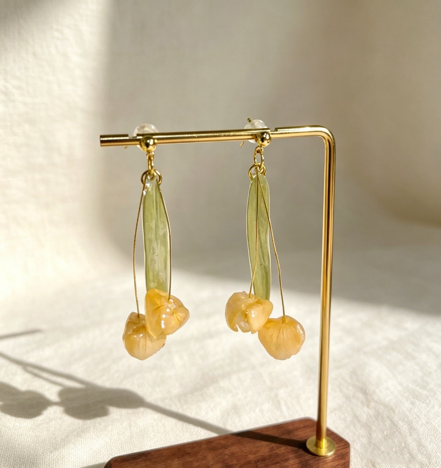 Handmade Dangle Earrings Yunnan Hydrangea Resin 18K Gold Plated Copper Alloy