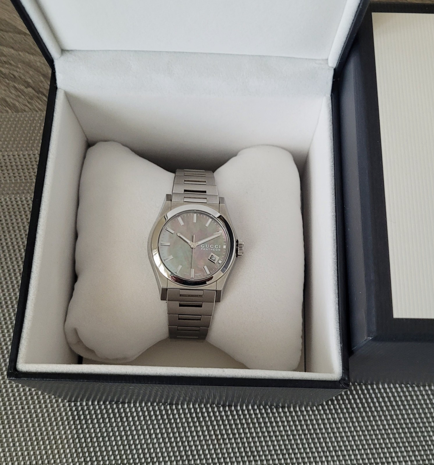 Gucci Pantheon 115.4,Authentic,35MM,Mother Of Pearl Dial,Excellent,Hardly Worn.