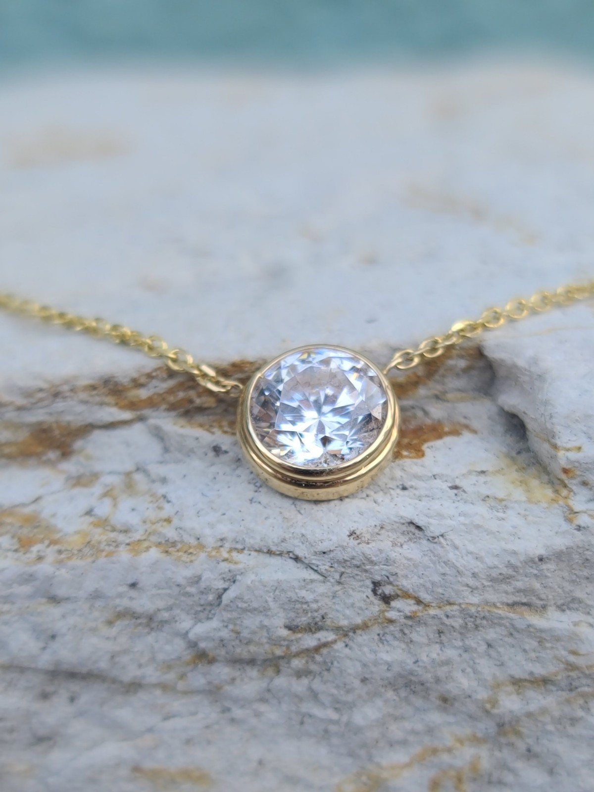14k Solid Yellow Gold AAA Iced Station Pendant Chain Necklace 18″ Signed 2.27gr