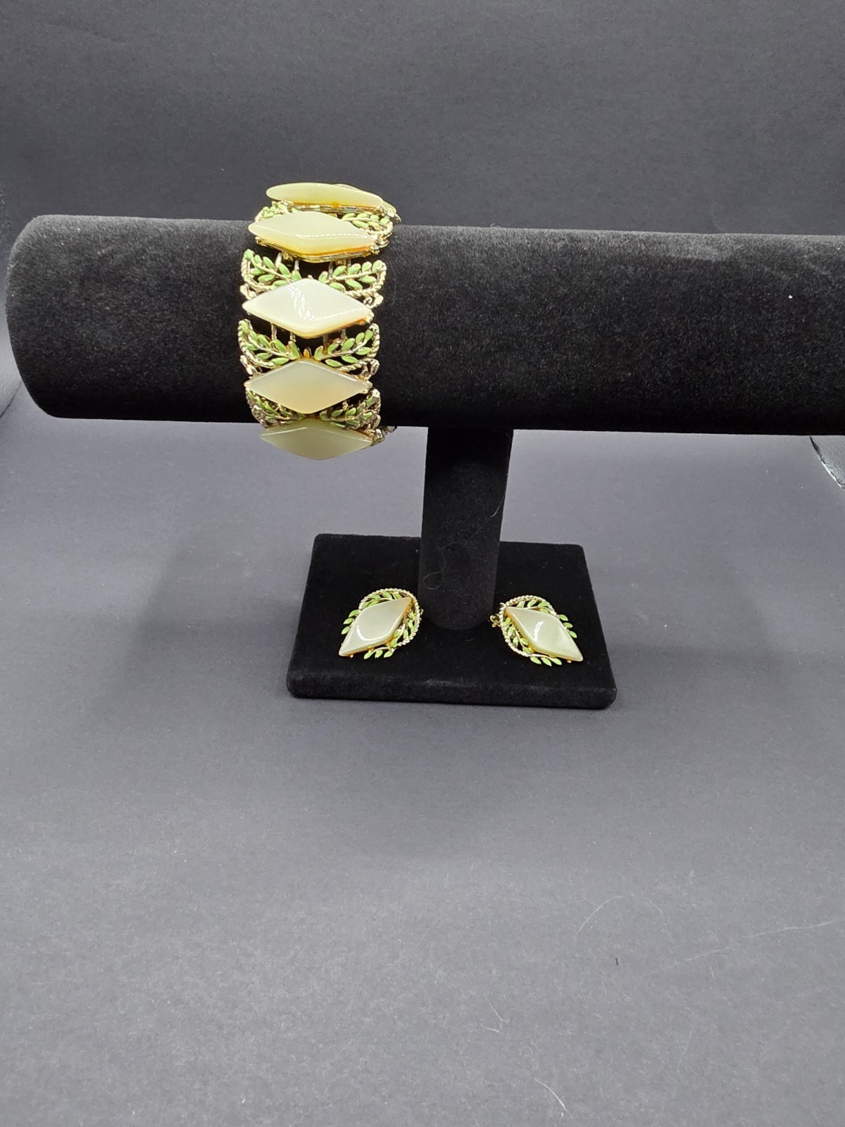 Vintage MCM Lucite Bracelet & Clip Earrings Set Gold Tone Pearlized Cabochons