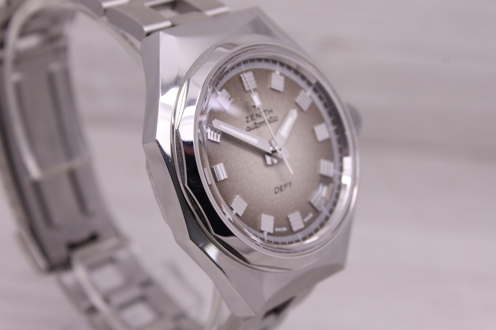 Zenith Defy Revival A3642 Mens 37.5mm Automatic Divers Watch Boutique w Band Box