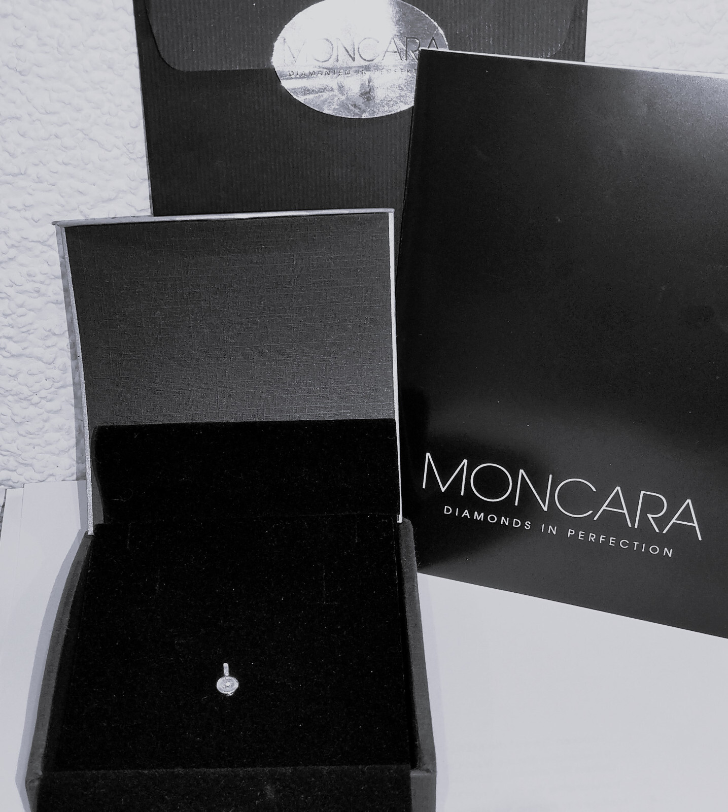 White Gold Solitaire Pendant with Brilliant 0.15ct Flawless Moncara with Certificate
