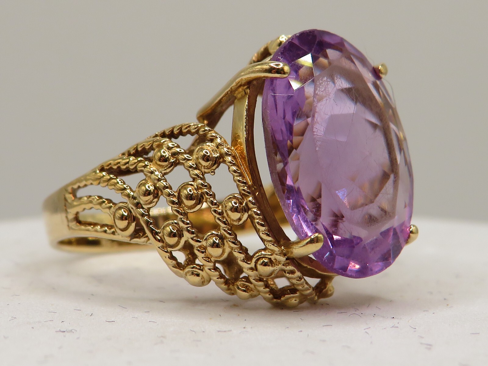 10K YELLOW GOLD RING w 7.2ct AMETHYST in a FILIGREE-STYLE SETTING – SIZE: 7*