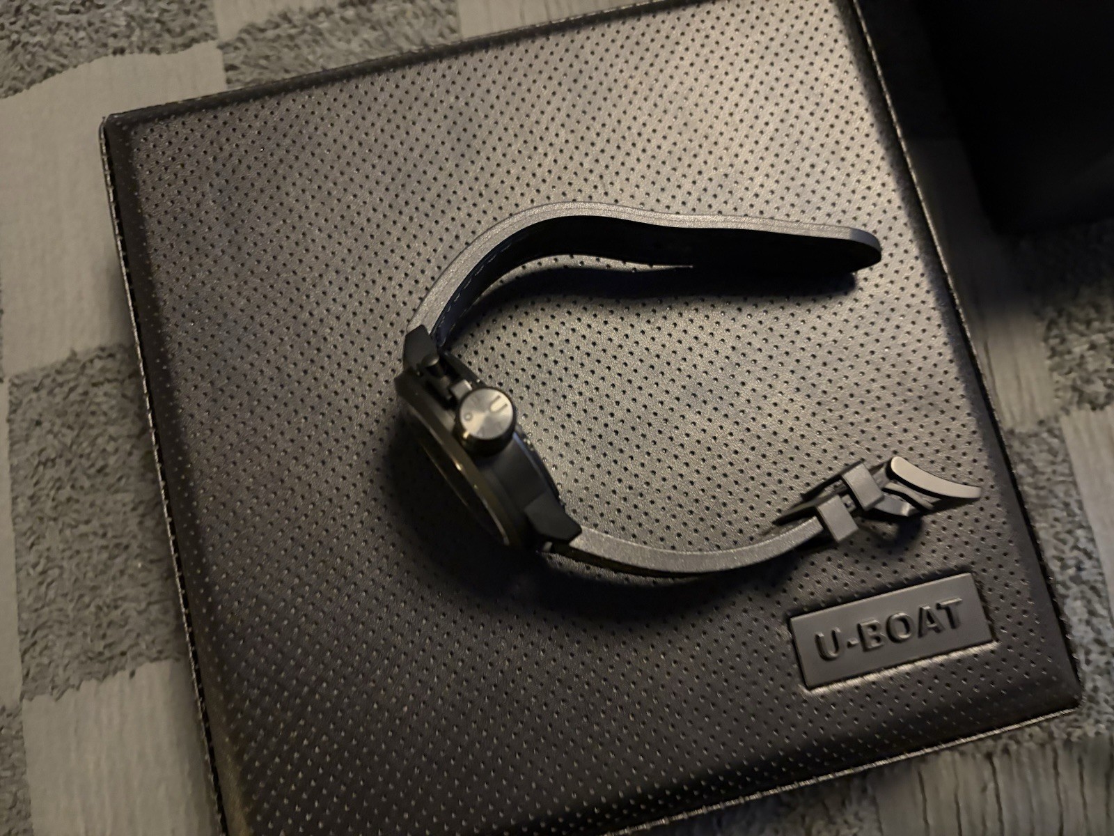U-Boat Classico 5573 Left Hook 53mm Auto Carbon Fiber +Extra Strap / FULL SET