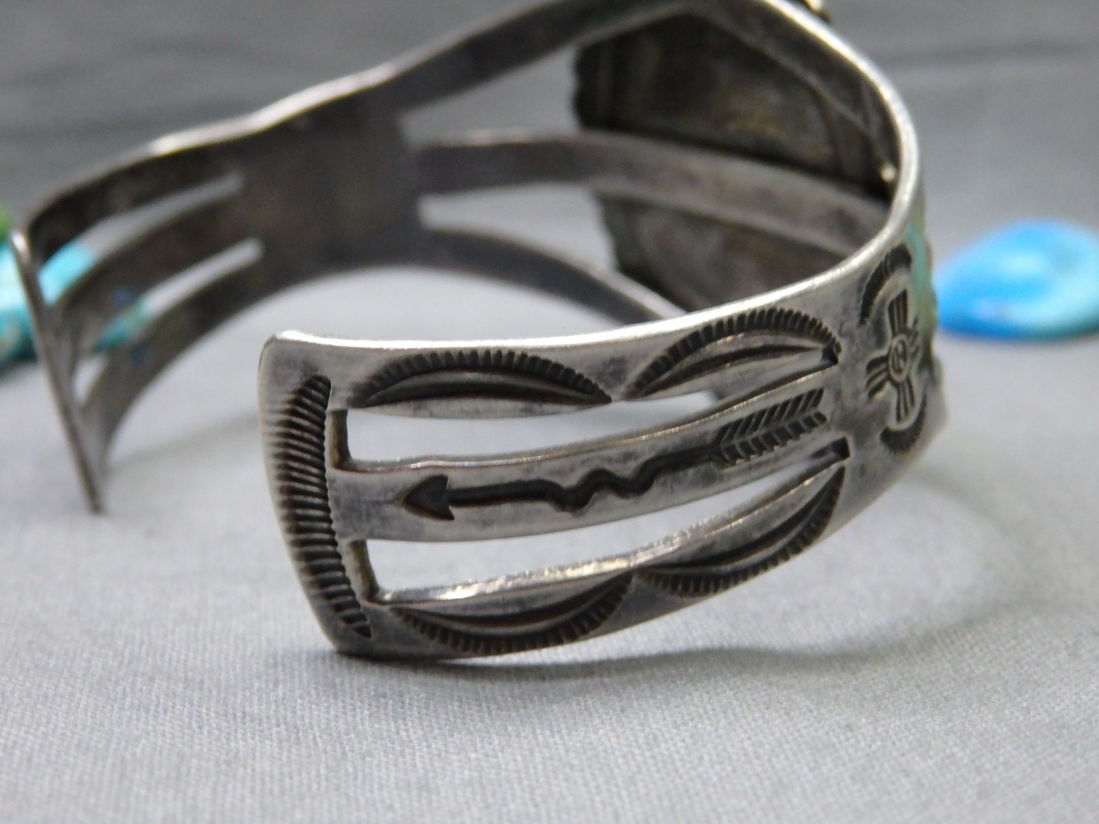 Fred Harvey NAVAJO Natural CARICO LAKE TURQUOISE Coin SIlver 36g Cuff Bracelet