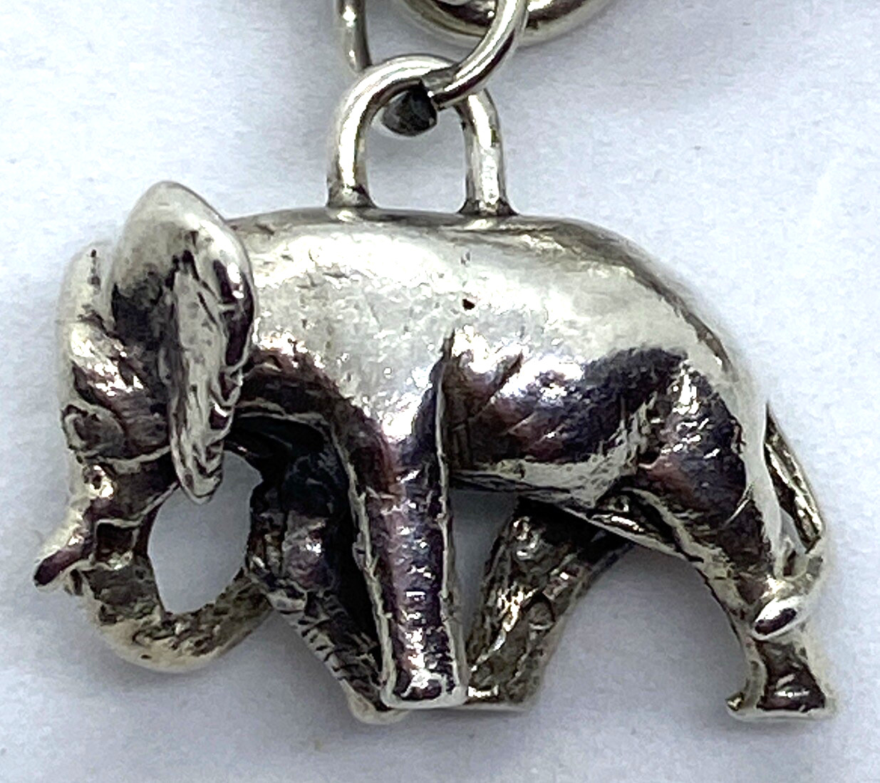 RARE SUSAN CUMMINGS STERLING SILVER (5) AFRICAN ANIMALS MBUGANI CHARM BRACELET