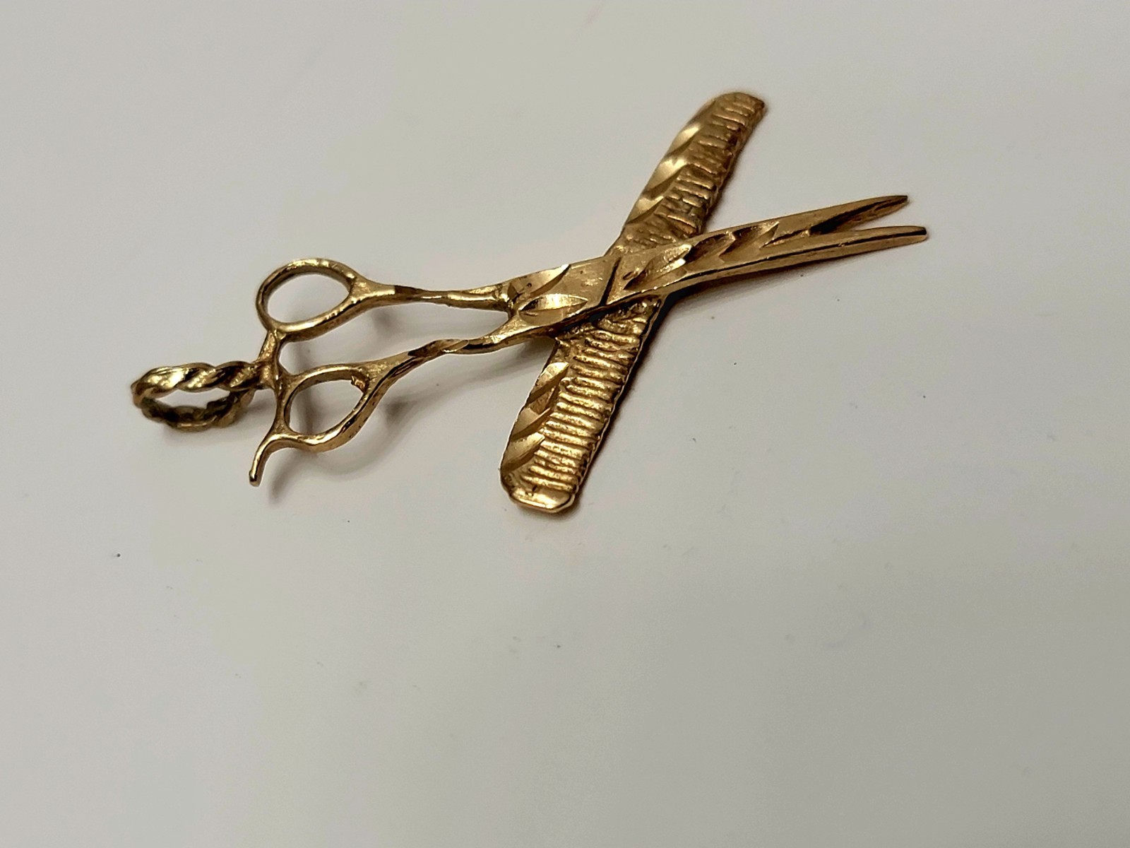 80s Vintage Barber’s Scissors & Comb Hairdressing Charm 2 grams 14k Gold