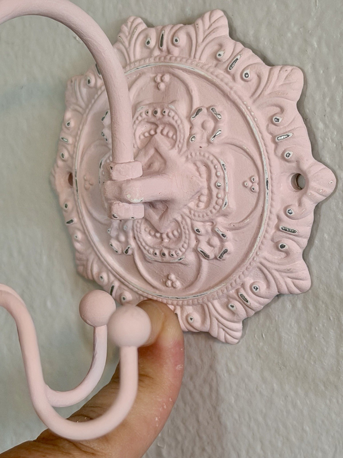 Swivel Spinning Pink Shabby Chic Vintage Style Jewelry Display Holder Necklace