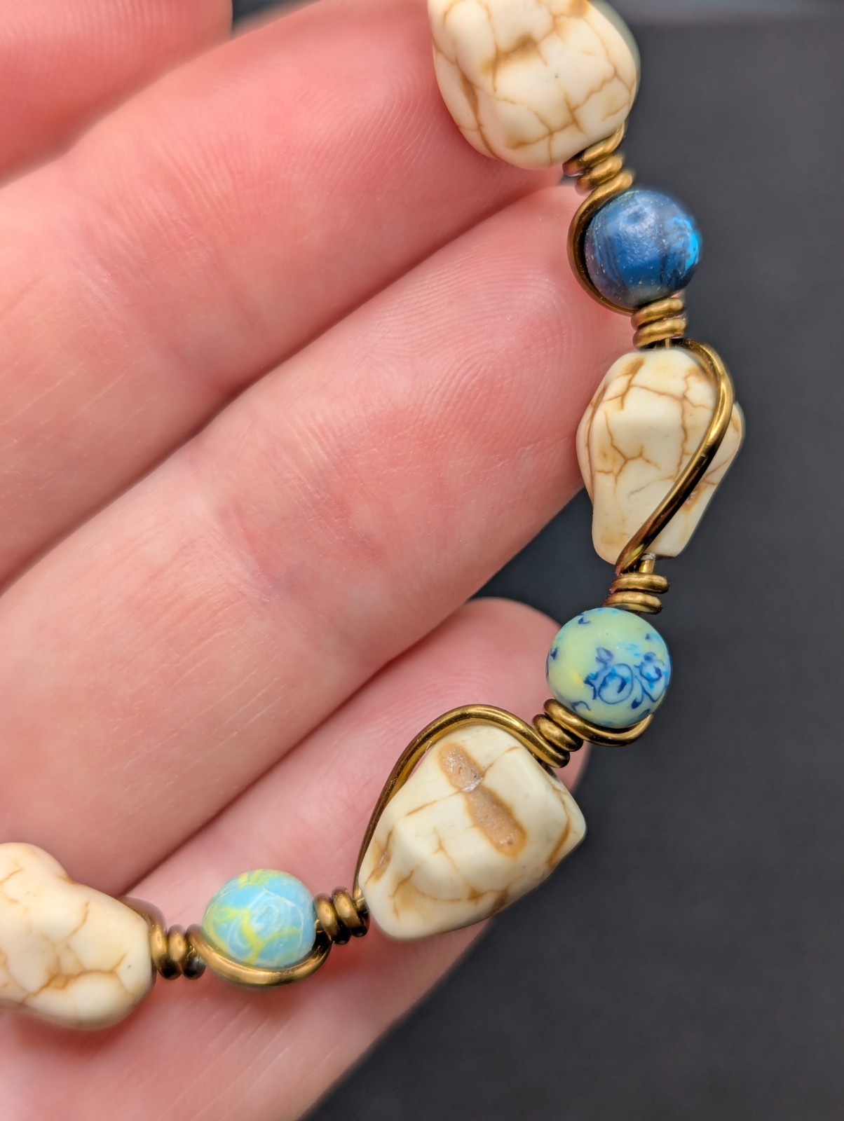 Women’s Stylish Mix White Blue Beaded Wire Wrapped Bracelet (16cm) S Wrist