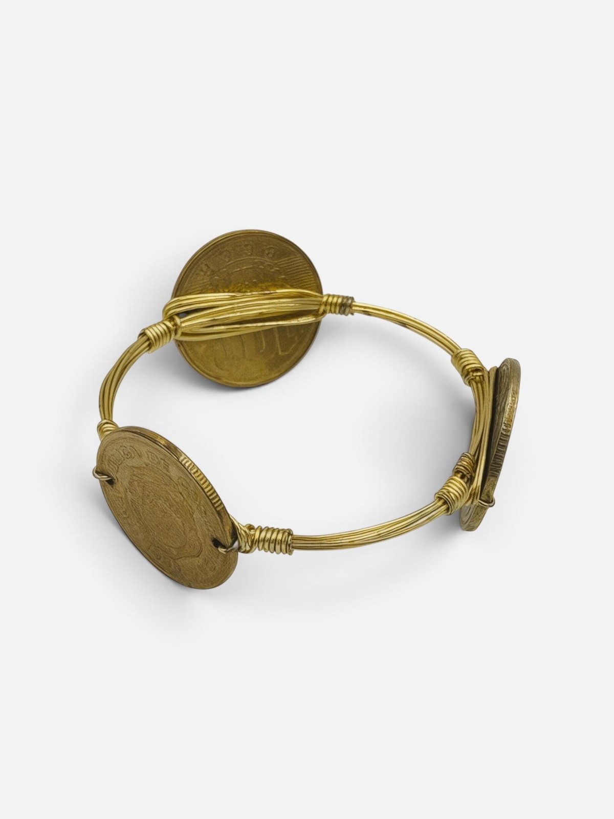 Vintage Costa Rica Coin Charm Bracelet Gold Tone Wire Bangle Travel Jewelry