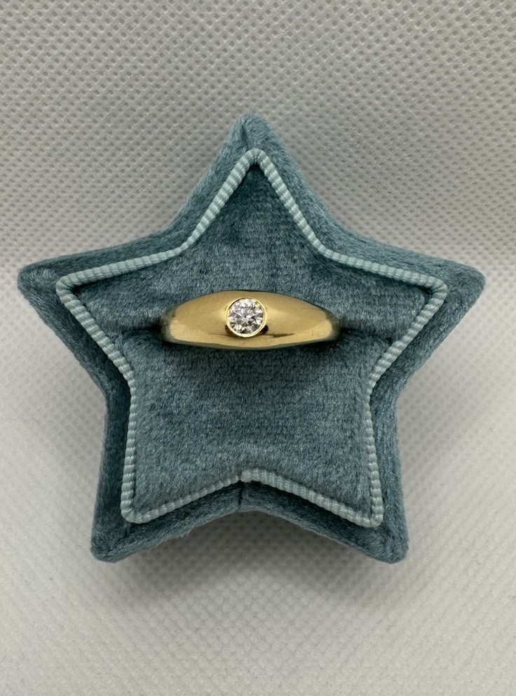 Contemporary 14k Yellow Gold Gypsy Ring Size ~7.25 Natural Diamond