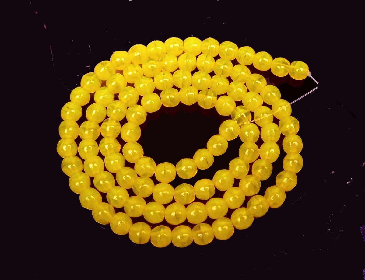 100 Czech Glass Round Beads – Milky Yellow 4mm
