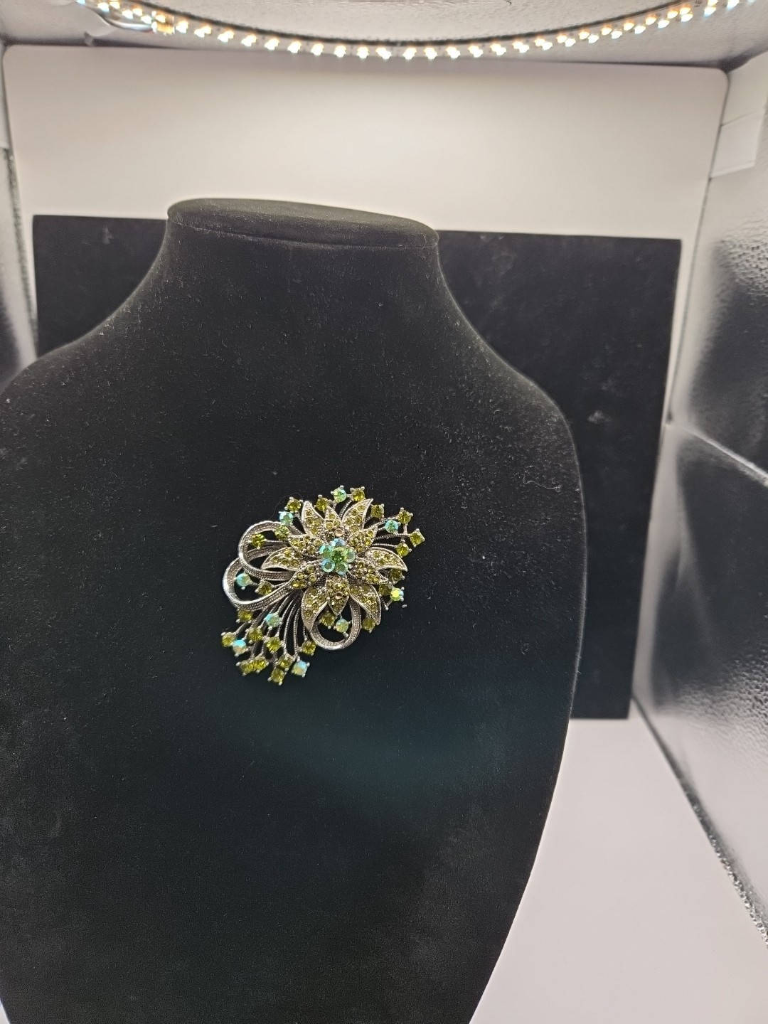 Unbranded Vintage Silver Tone With Green Rhines Brooch/Pendant See Pics (I-5)