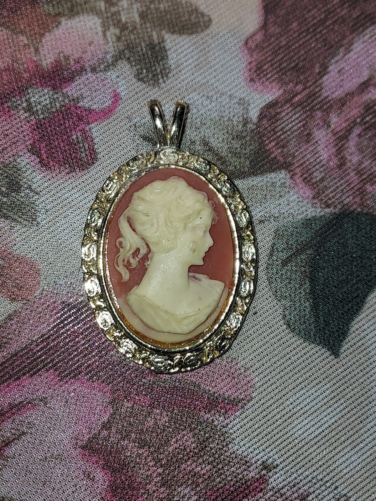Vintage Cameo Style Pendant