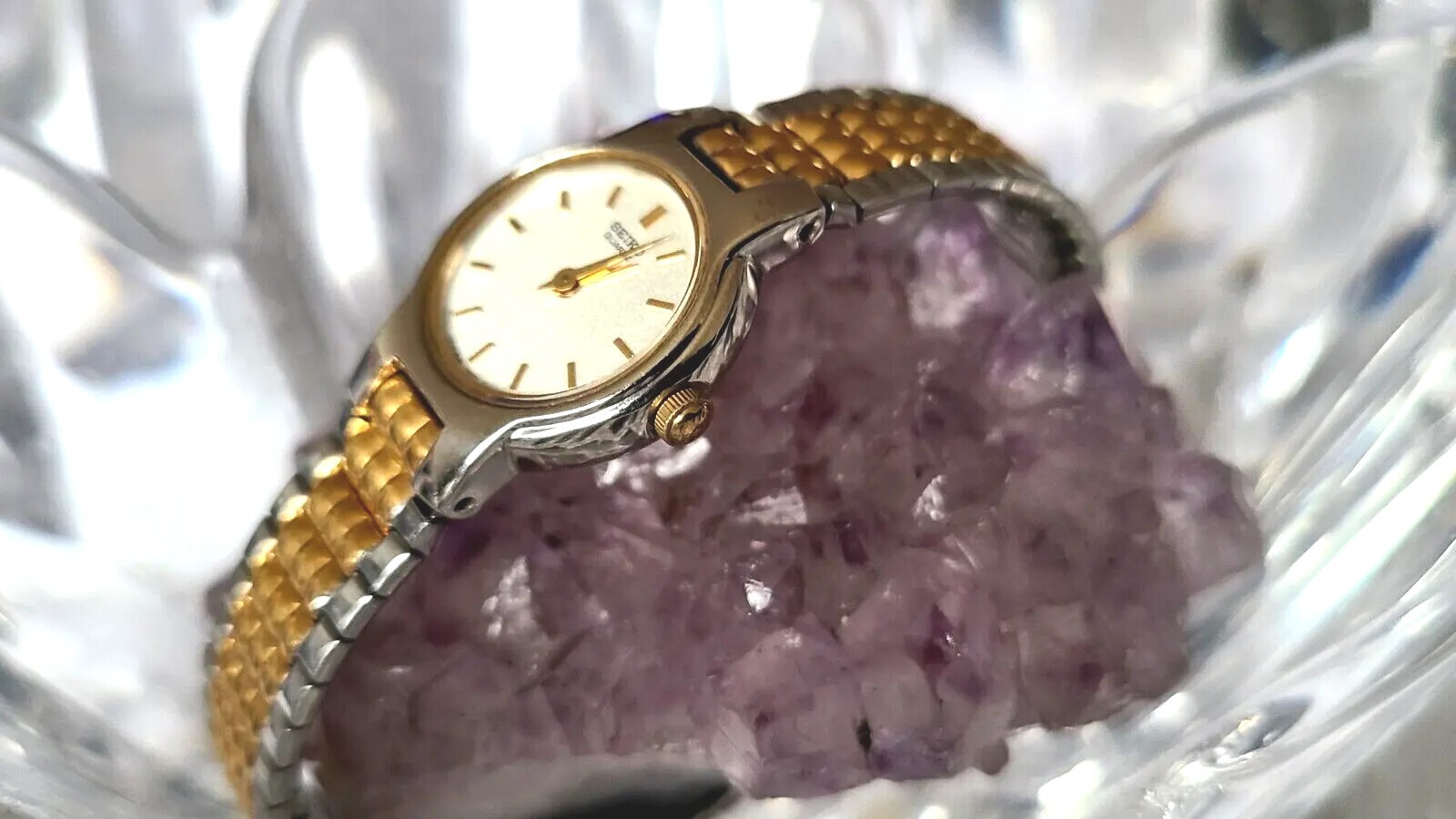 Vintage SEIKO Ladies Two Tone Round Watch Expandable Band