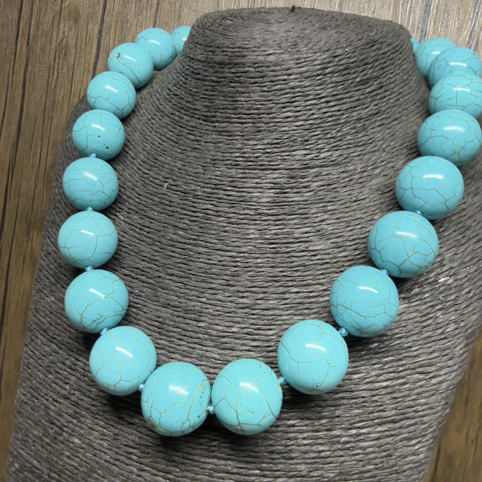 RETRO Chunky Beaded Turquoise Colour Necklace Howlite 51cm/20″ Pretty Kitsch
