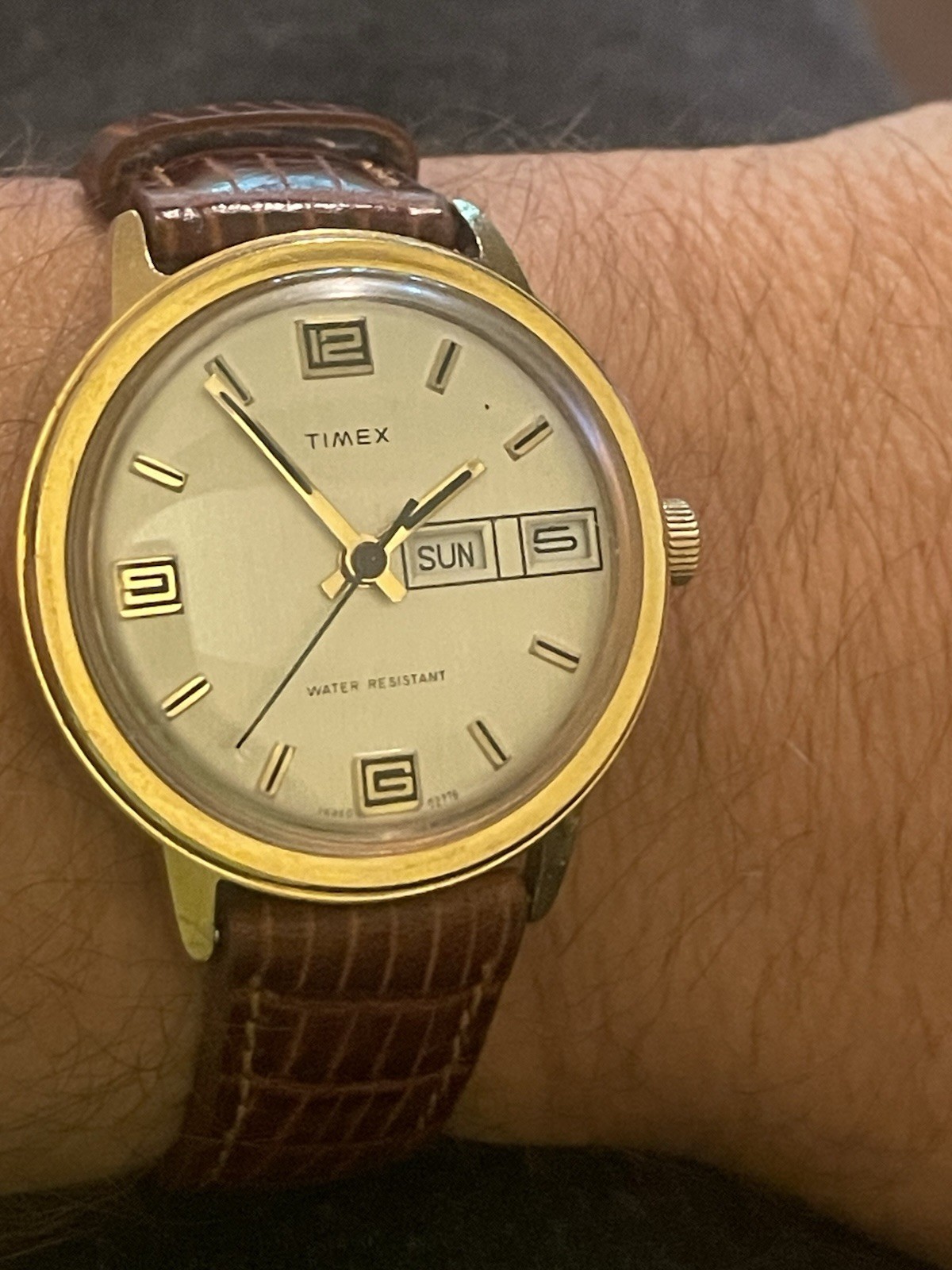 Vintage Timex Day Date Mens Retro Dress Watch Gold Tone Silver Sunburst Dial