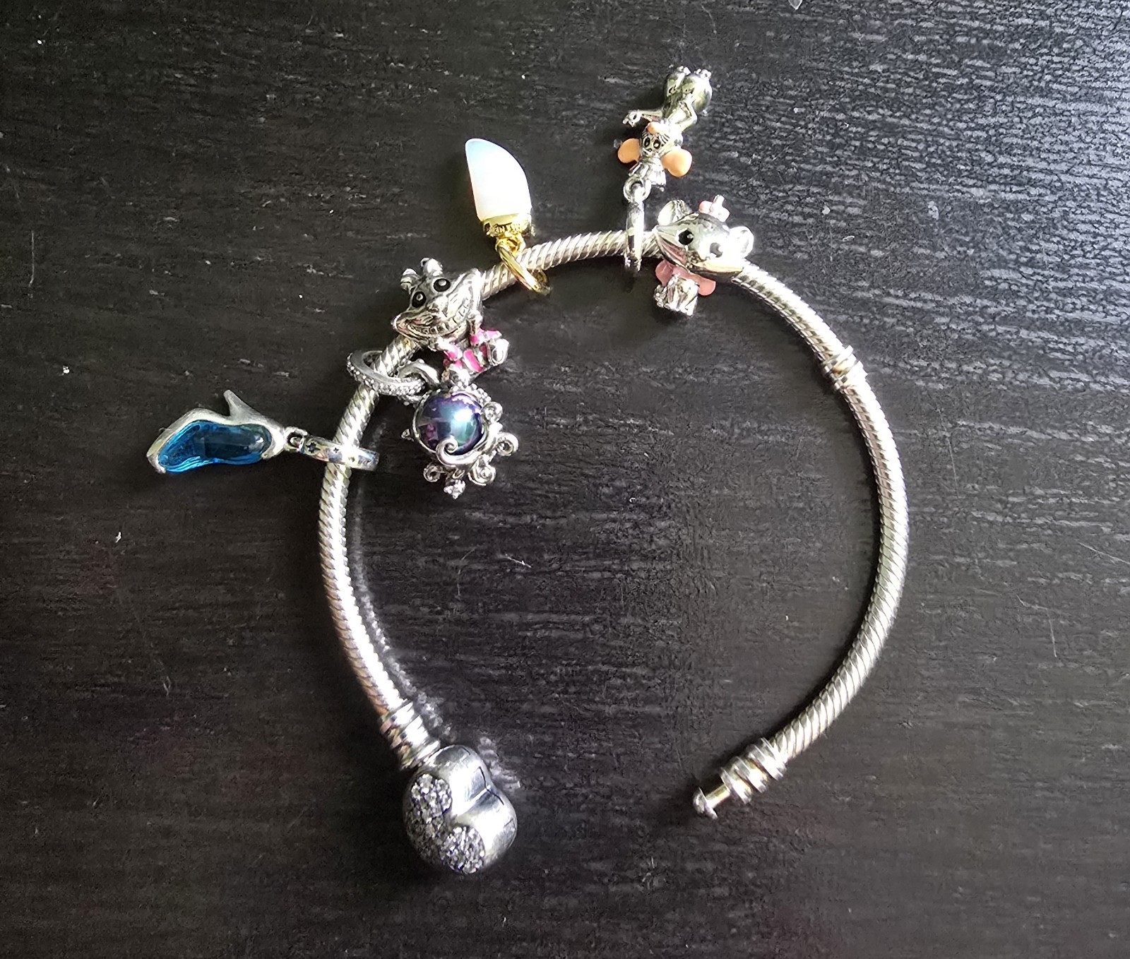 17 Cm ” 6.6 Inches ” Pre Owned Authentic Pandora Bracelet With 6 Silver Charms