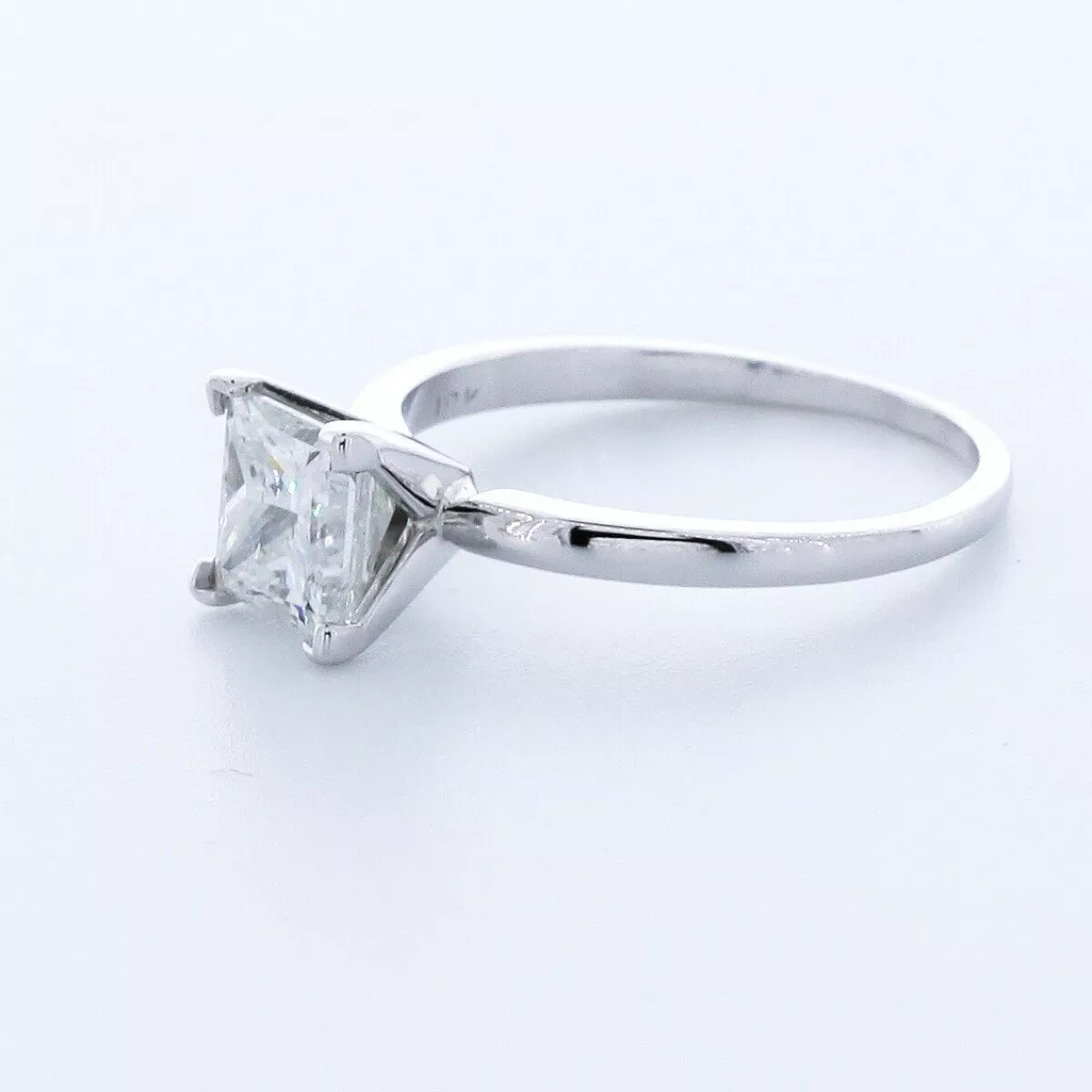 Solitaire Engagement Ring 18K Gold Princess 1.60 Carat Lab-Grown Diamond H SI2