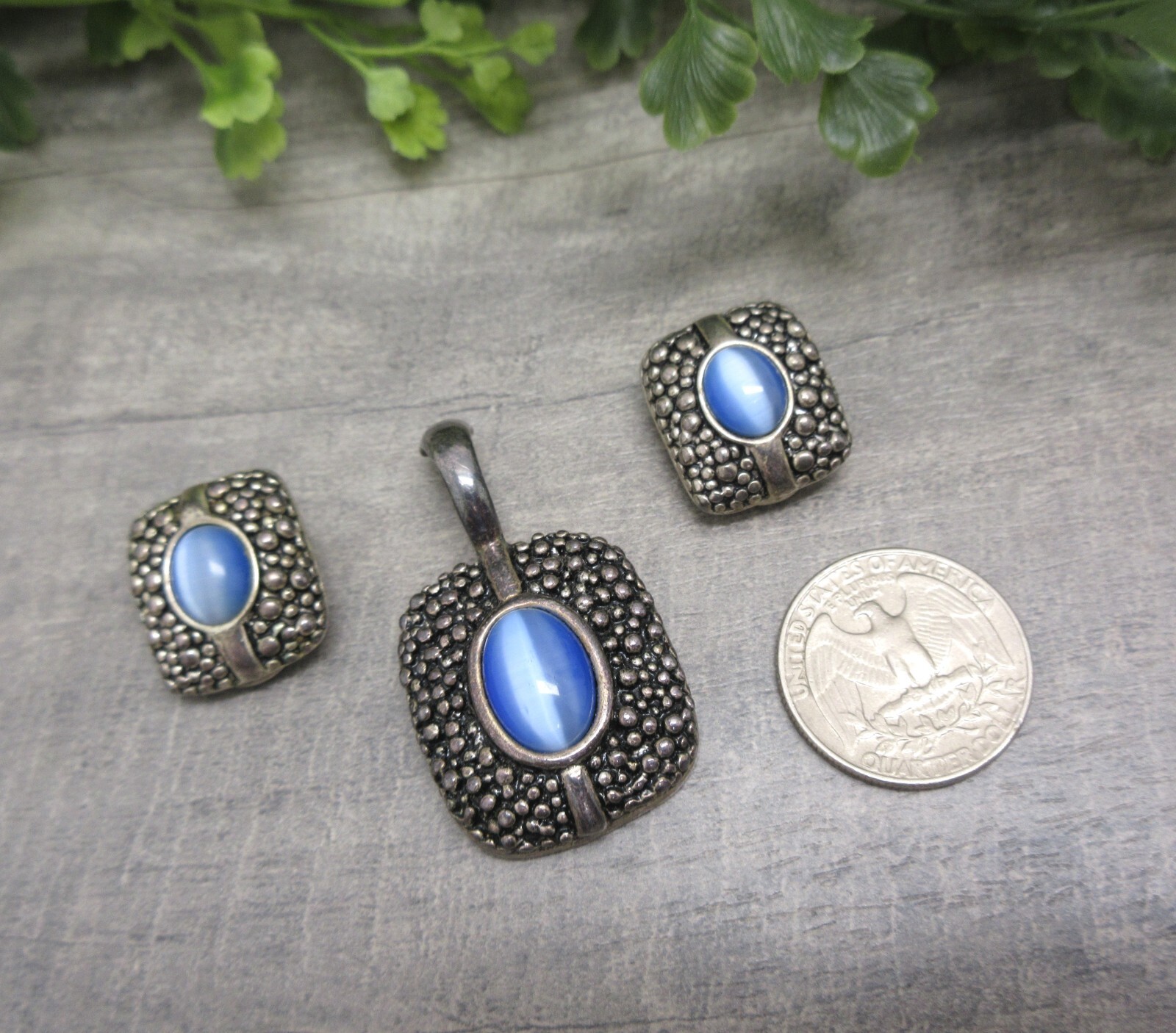 Premier Designs Jewelry Set Pendant & Clip Earrings Silver Blue Oval Tigers Eye