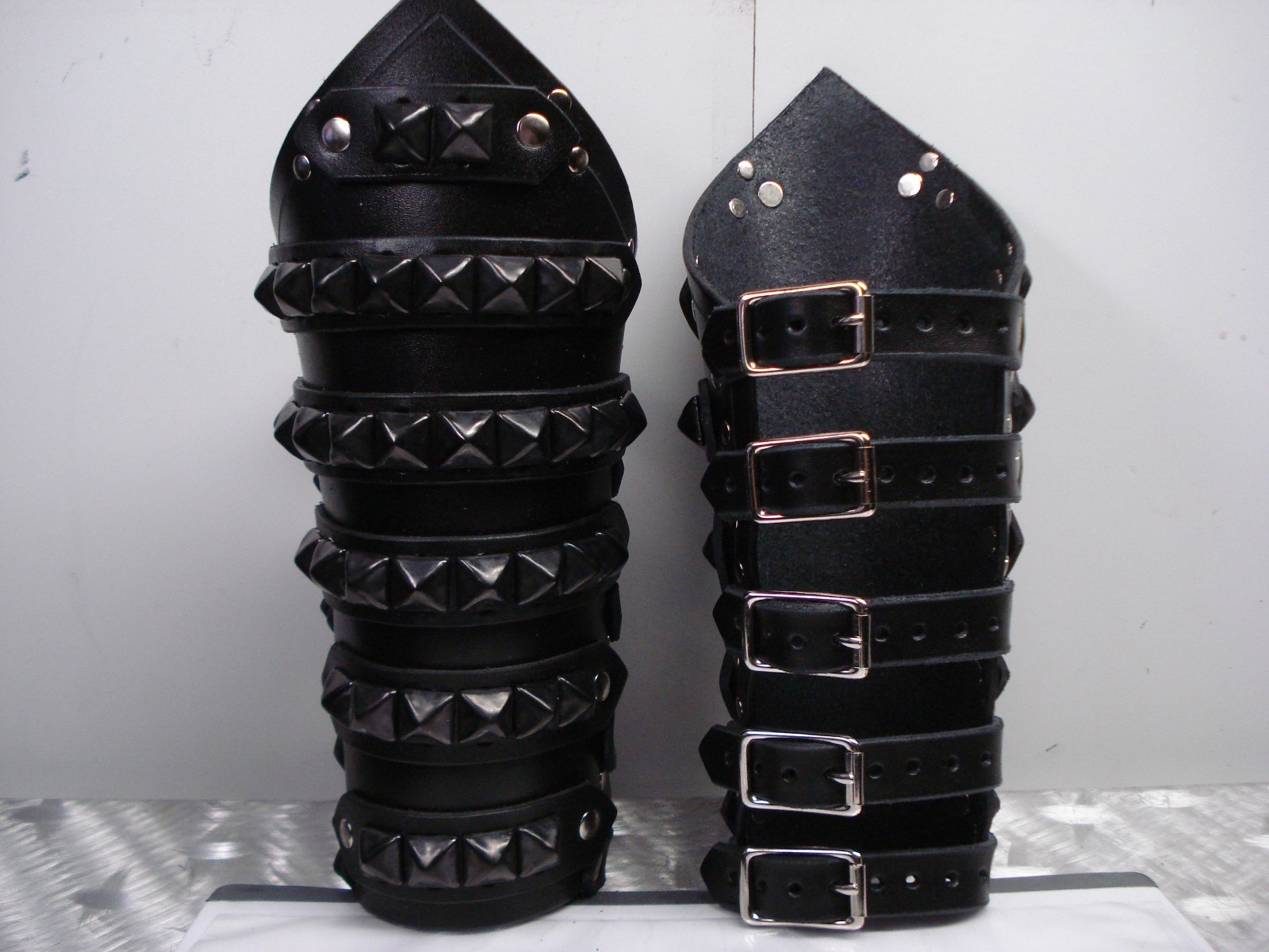 AMON AMARTH.. LEATHER STRAPPED VIKING GAUNTLET.. (MDLG0049)
