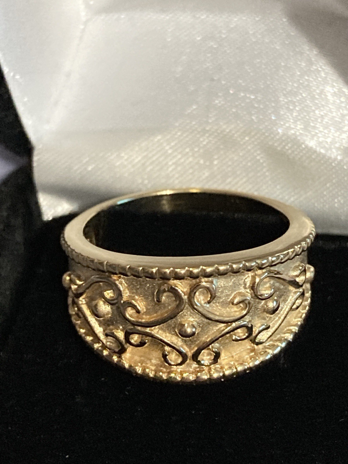 14Kt 8 Grams Yellow Gold Etruscan Scroll Band Ring 8 Grams