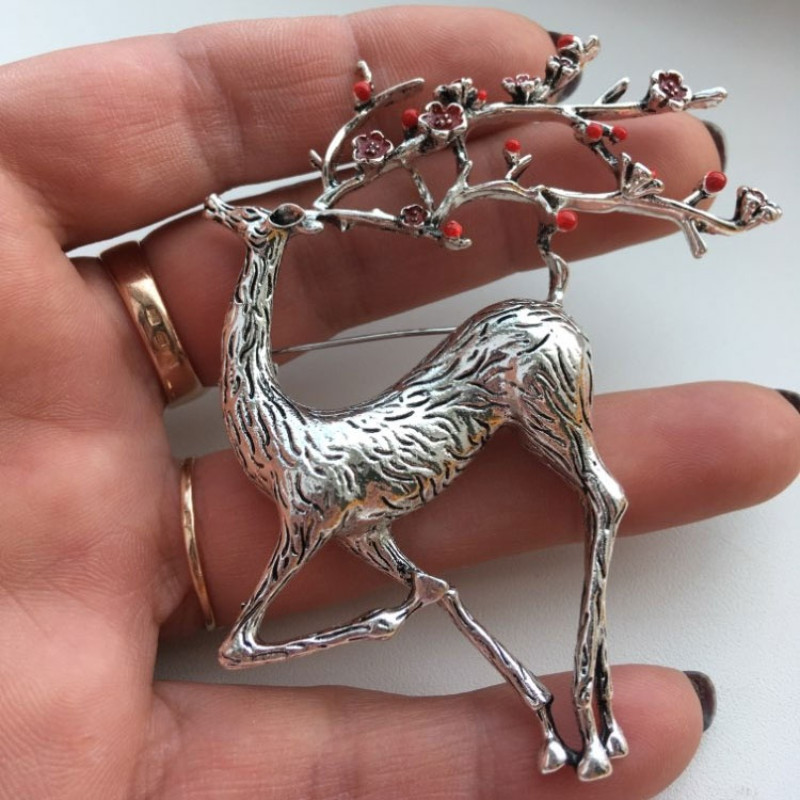 Christmas Deer Brooch Enamel Reindeer Cute Beautiful Animal Pin Jewelry Pins