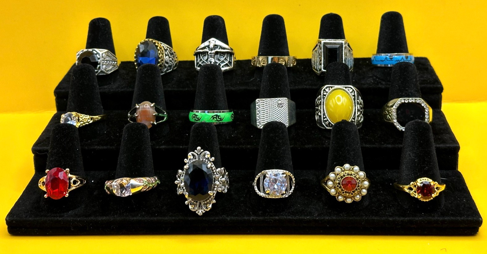 Lot of 18 Rings Gold & Silver Tone Sizes 10 to 10.5 Contemporary R-58