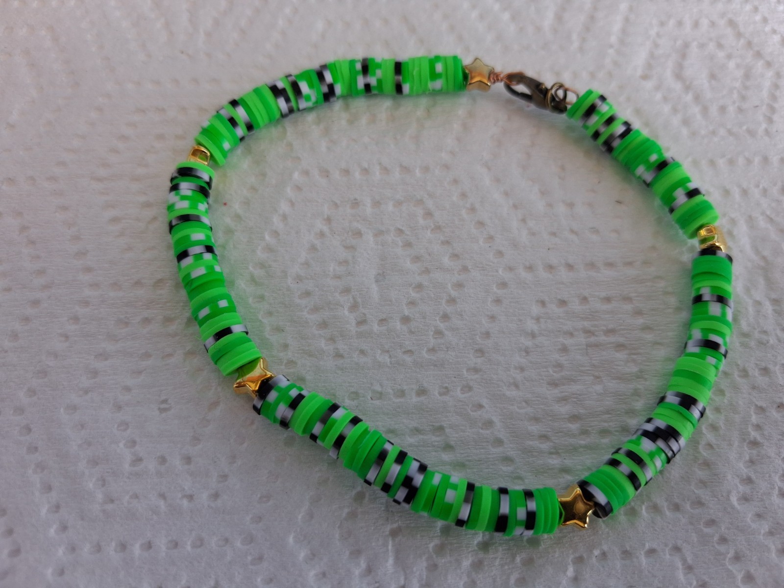Green Black White Plastic Beaded Bracelet with Lobster Clasp Closure, No Stone