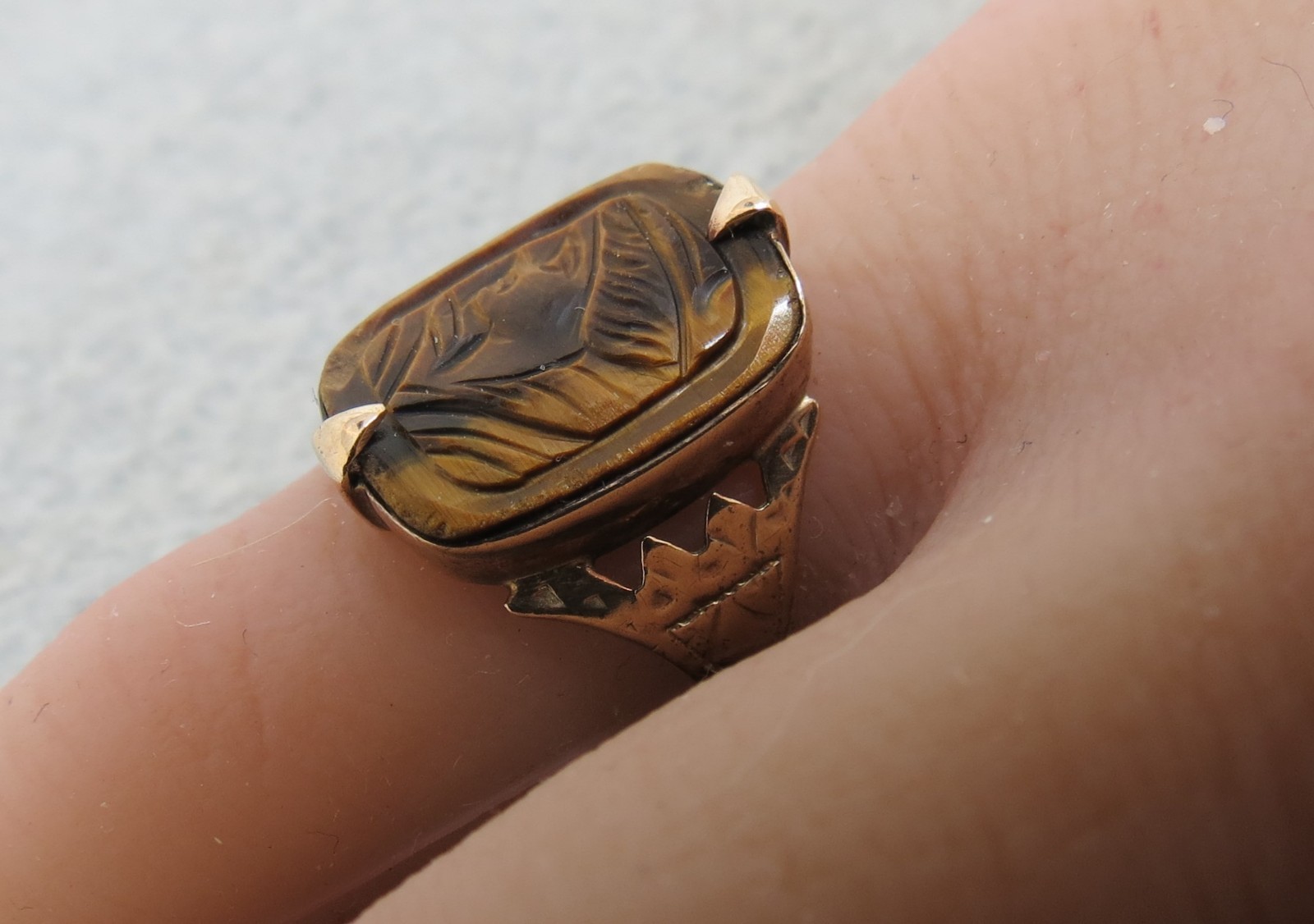 Victorian 10K Yellow Gold Cameo Ring Tiger’s Eye Carved Face Size 5 Pinky 2.52g