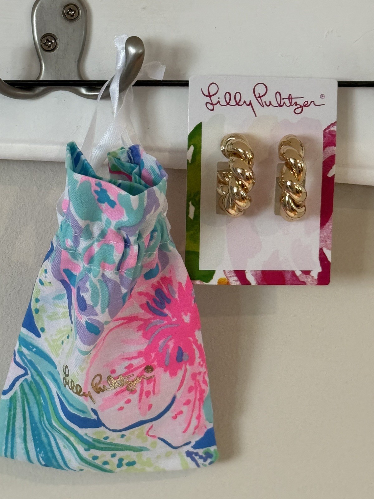 New Lilly Pulitzer Island Escape Gold Twist Hoop Earrings NWT