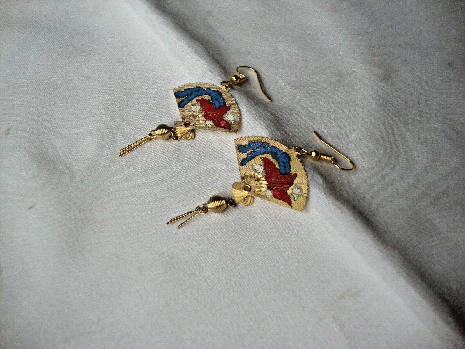 Vtg Charming Classic Chinese Phoenix & Crane Enamel Etched Folding Fan Earring