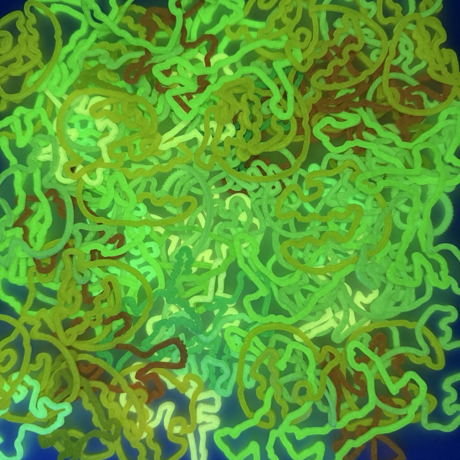 100 GLOW IN THE DARK Sillybandz Bracelets Lot Official & Original Nostalgia NEW