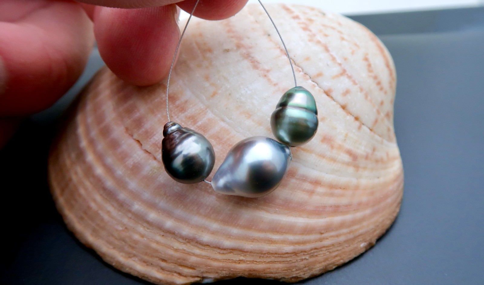 3 GORGEOUS AA+ TAHITIAN BLACK SILVER PEACOCK CULTURED PEARLS – 8.6 – 12.2mm