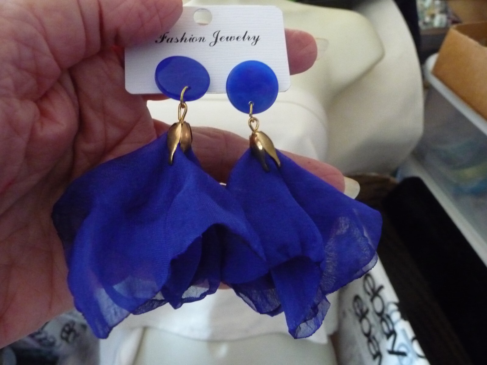 ROYAL BLUE FABRIC NET LACE 2 1/2″L DANGLE PEARLS PIERCED EARRINGS #25/21A