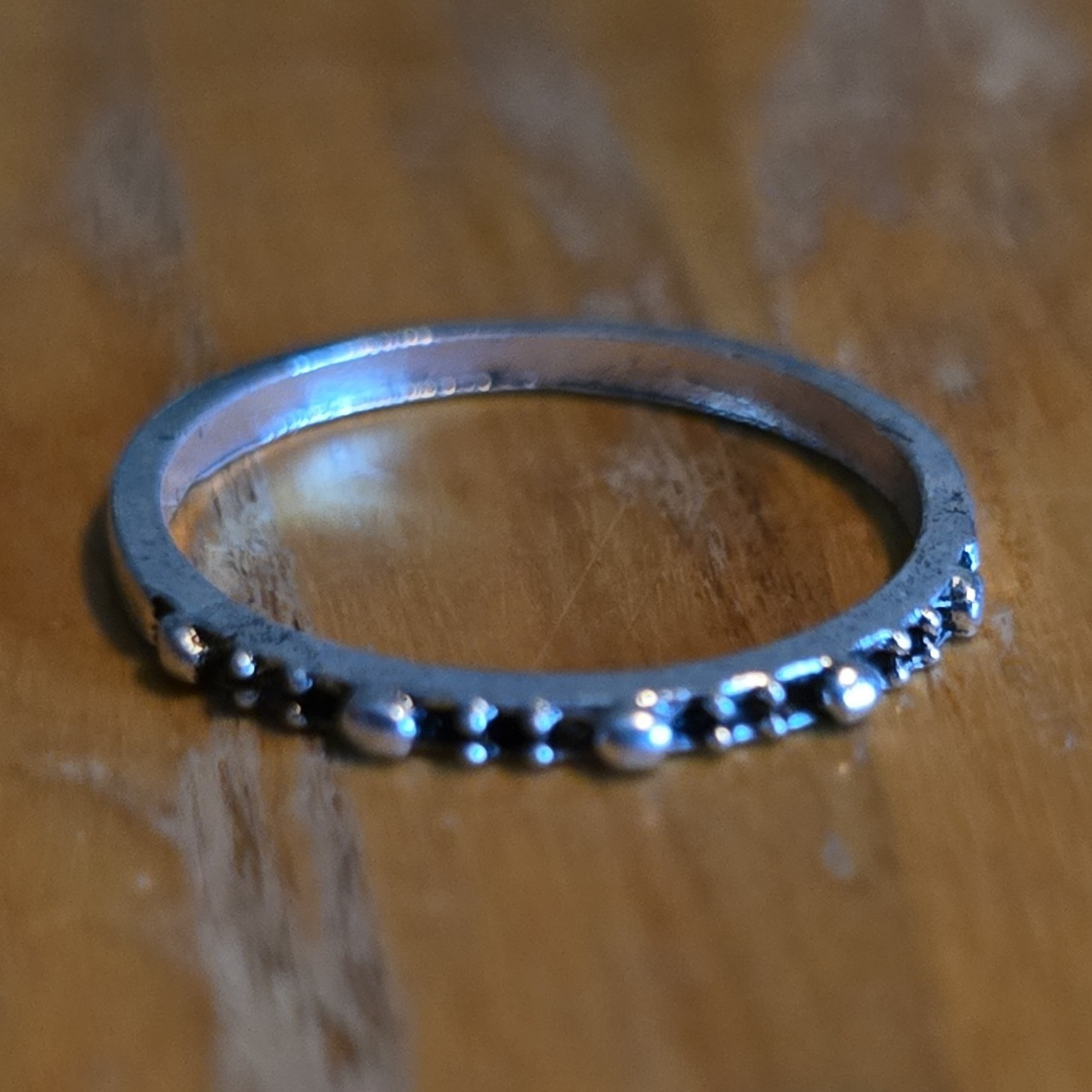 Silver Tone Thin Metal Band Ring with Beaded Detail Size 8 No Stone
