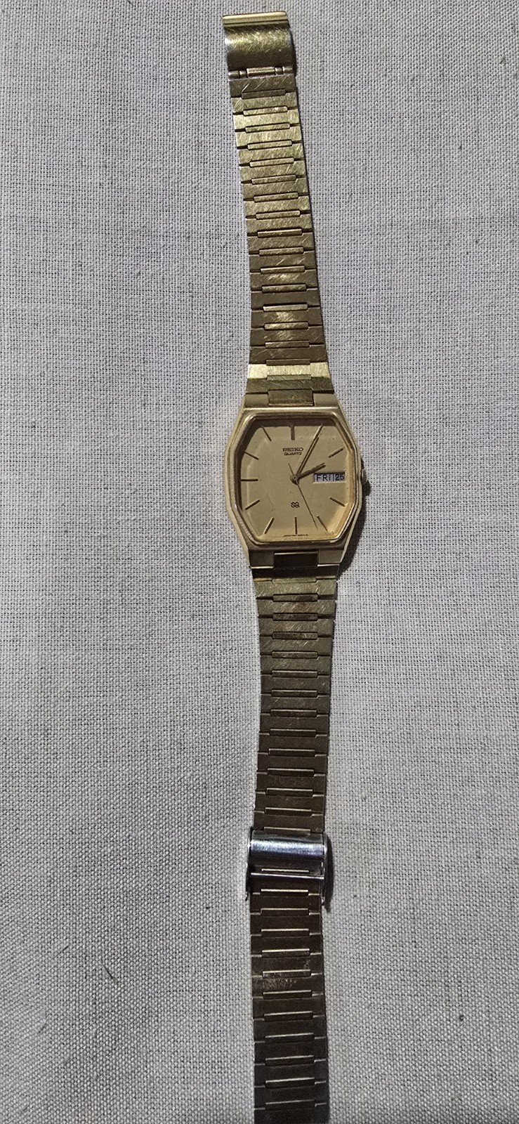 Vintage Seiko Quartz 7123-5239 Gold Tone Day Date Watch Runs Great Japan