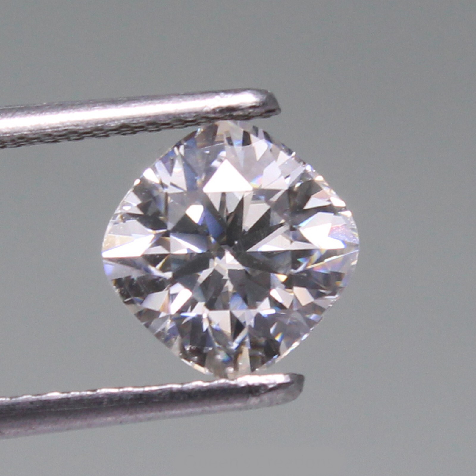 Natural DE Color VVS1 Brilliant Cut White 5×5 MM Cushion Loose Diamond