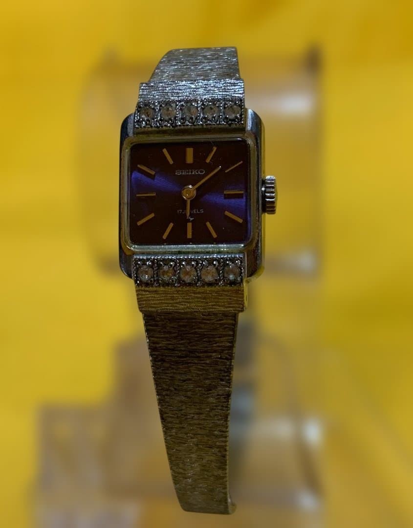 SEIKO rhinestone manual winding ladies’ watch, 17 jewels, as-is condition!