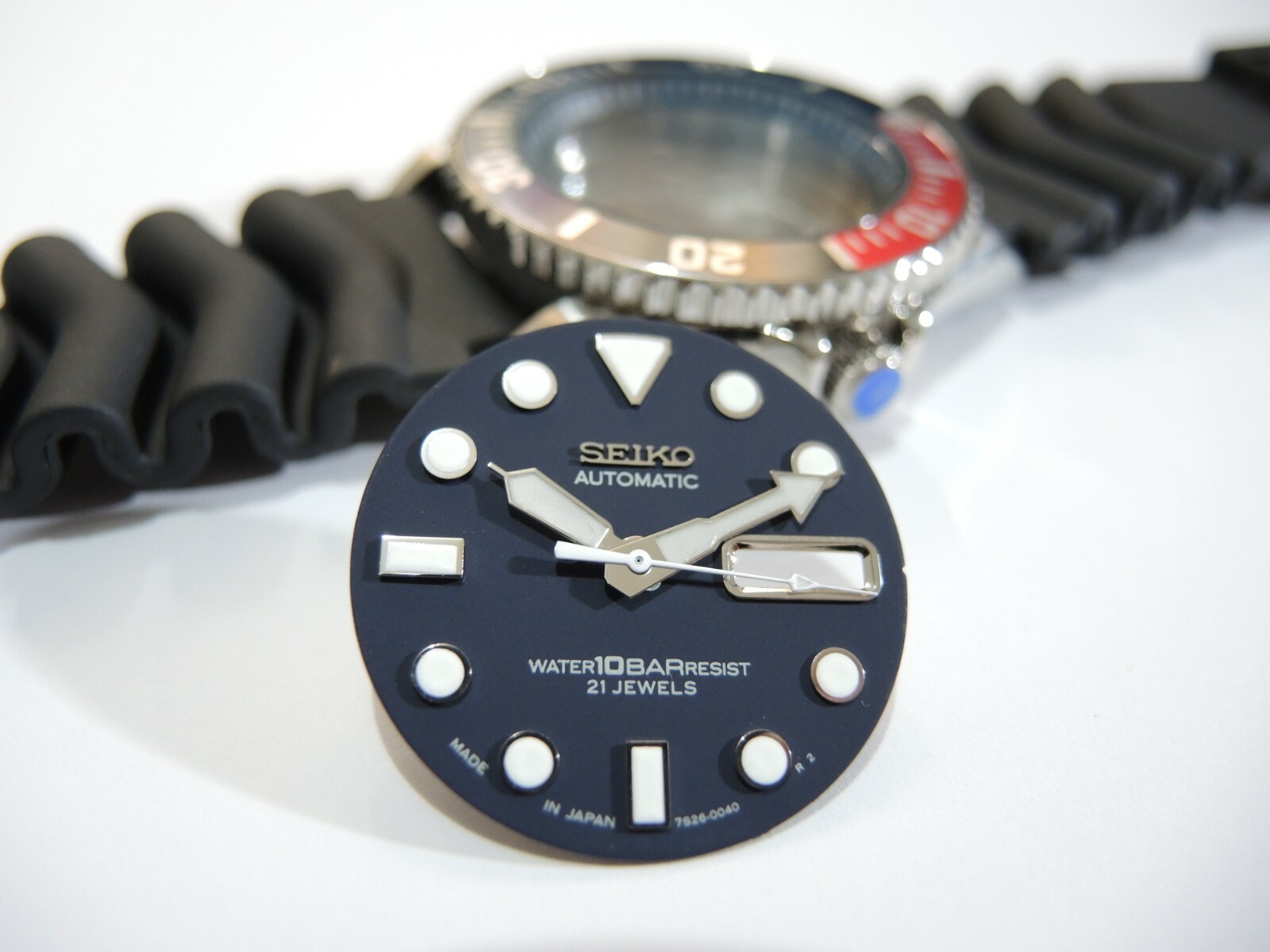 NEW STAINLESS CASE,CROWN,DIAL,HANDS,STRAP LARGE DIVERS 10BAR SKX032 (7S26-0040)