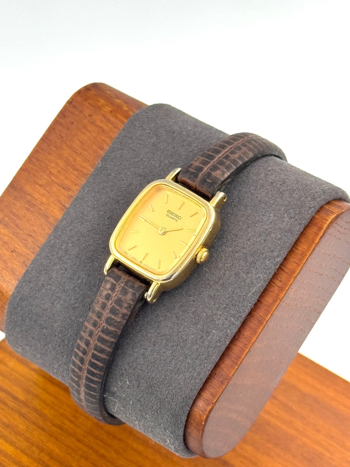 vintage seiko 17mm Women Quartz Watch New Battery working 2Y00-5A00 TANK f2342