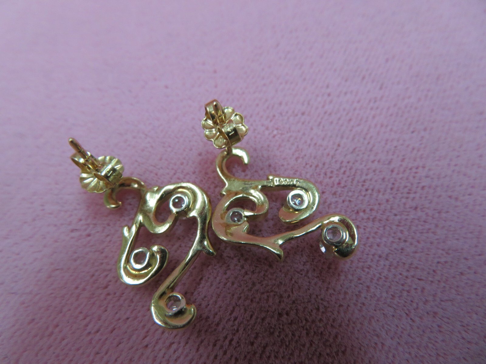 Pretty 14K Solid Yellow Gold .6CT Diamond Stud Earrings 3.85 Grams