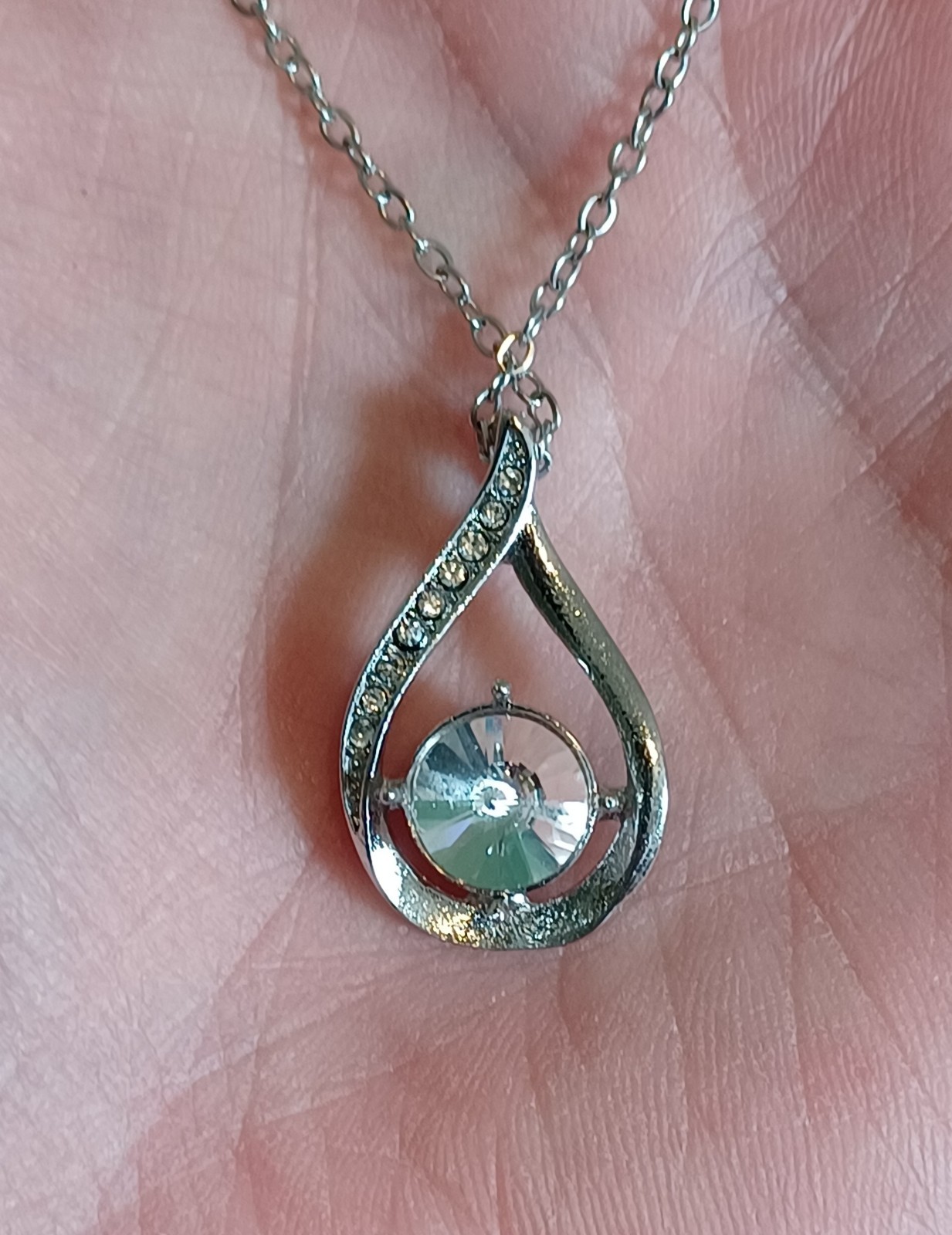 Elegant Teardrop Pendant Necklace. Fashionable Design with Imitation Gem Stone