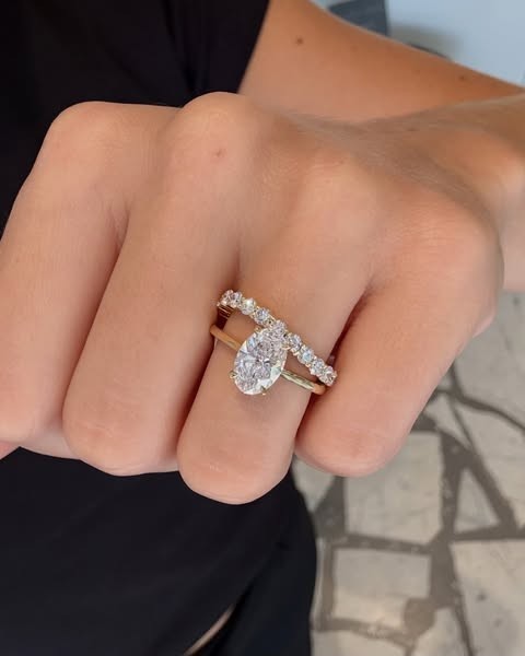 3.33 Ct Oval Cut Lab Grown Diamond Ring & Round Cut Diamomd Band 14K Yellow Gold