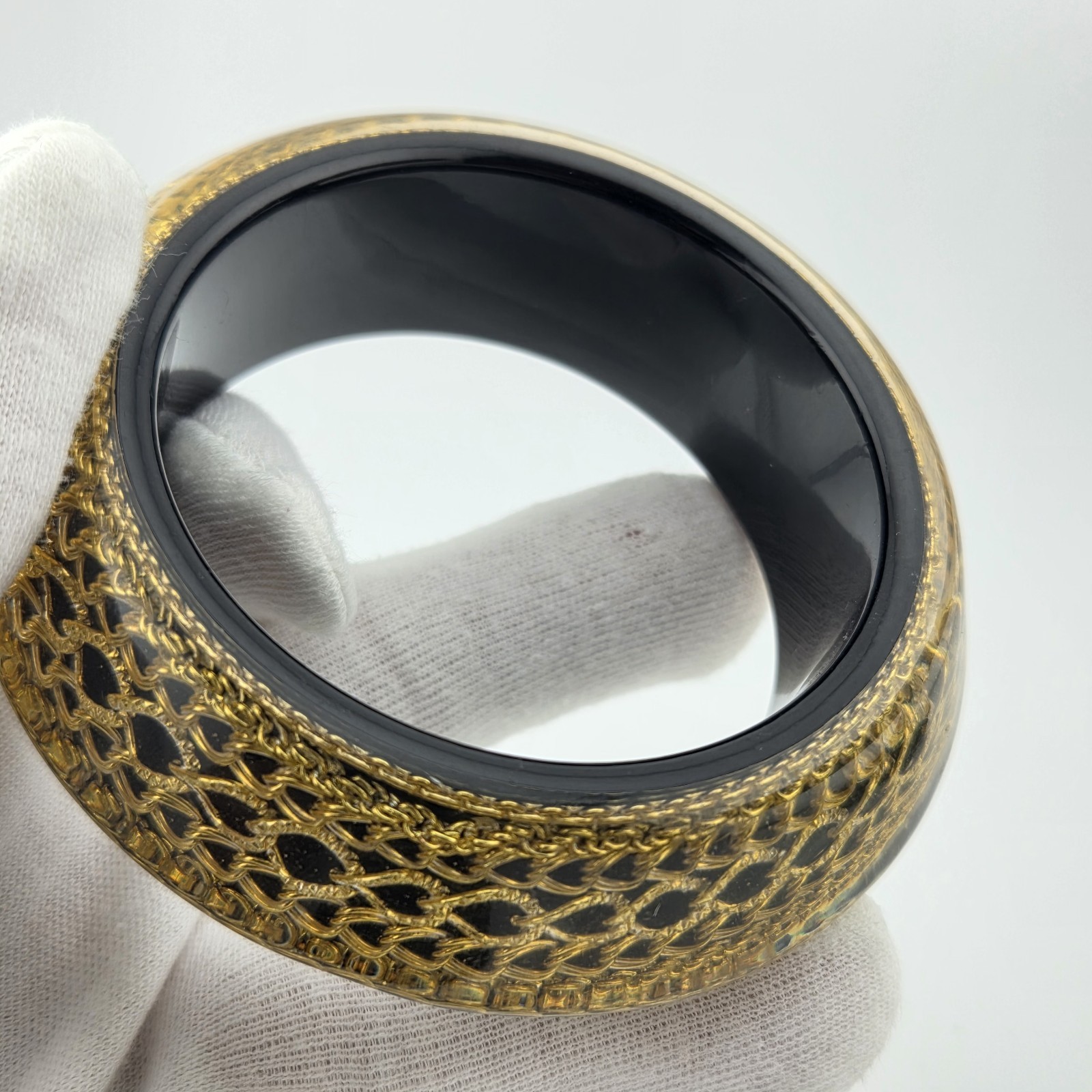 Vtg Acrylic Bangle Bracelet Chunky Size 7.75 Multi Gold Tone Chain Encased 3.5oz