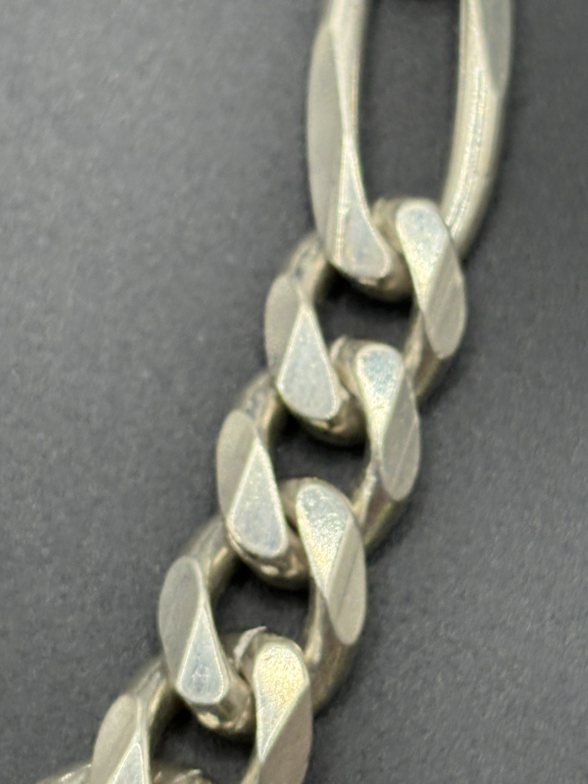 EUC 7″ Sterling Silver 8.7MM Fígaro 23 Grams Bracelet B24