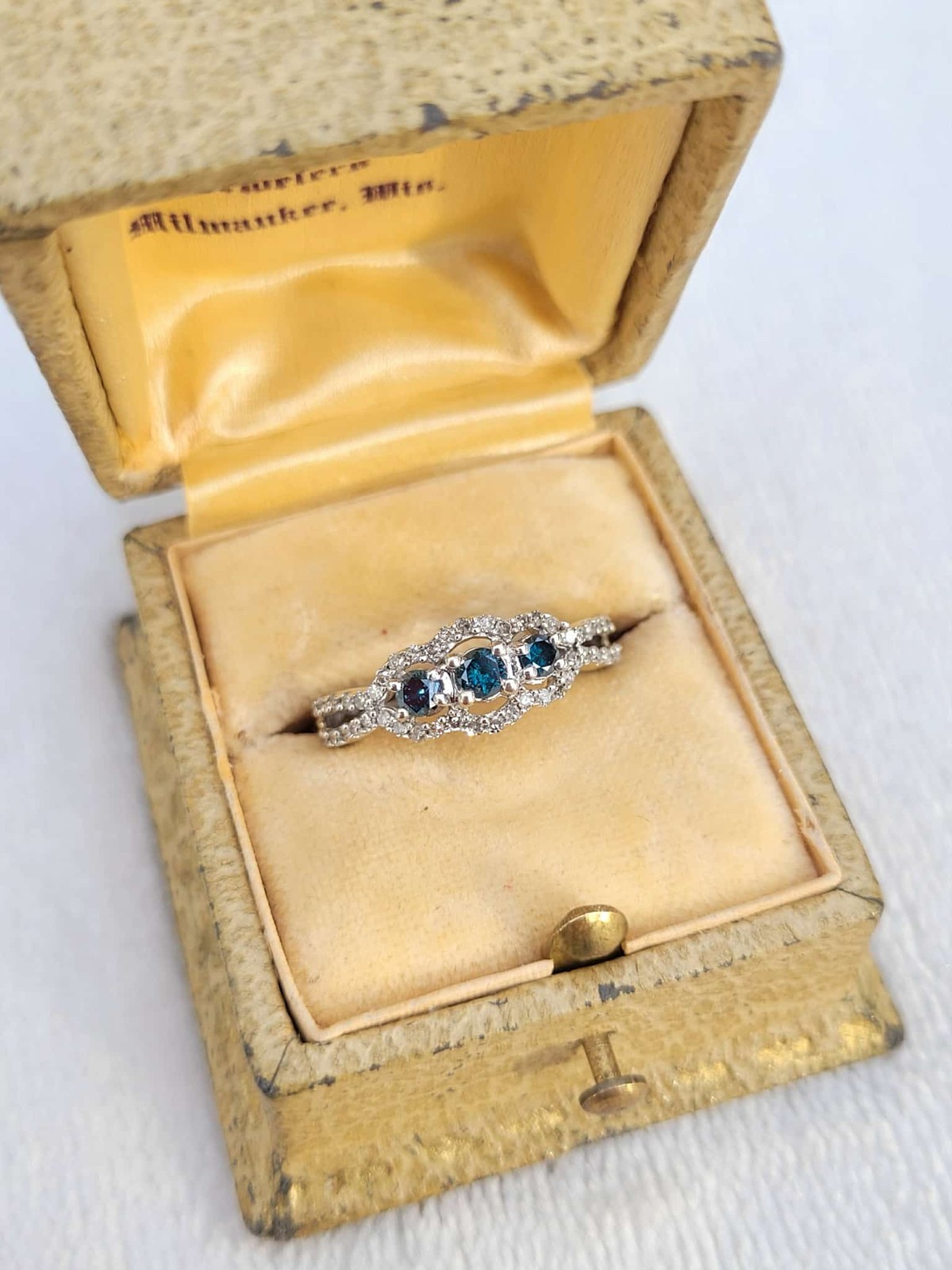 Vtg 14k White Gold 1/2 Ct Blue & White Diamond 3 Stone Ring Sz 5.5 – 2.52g